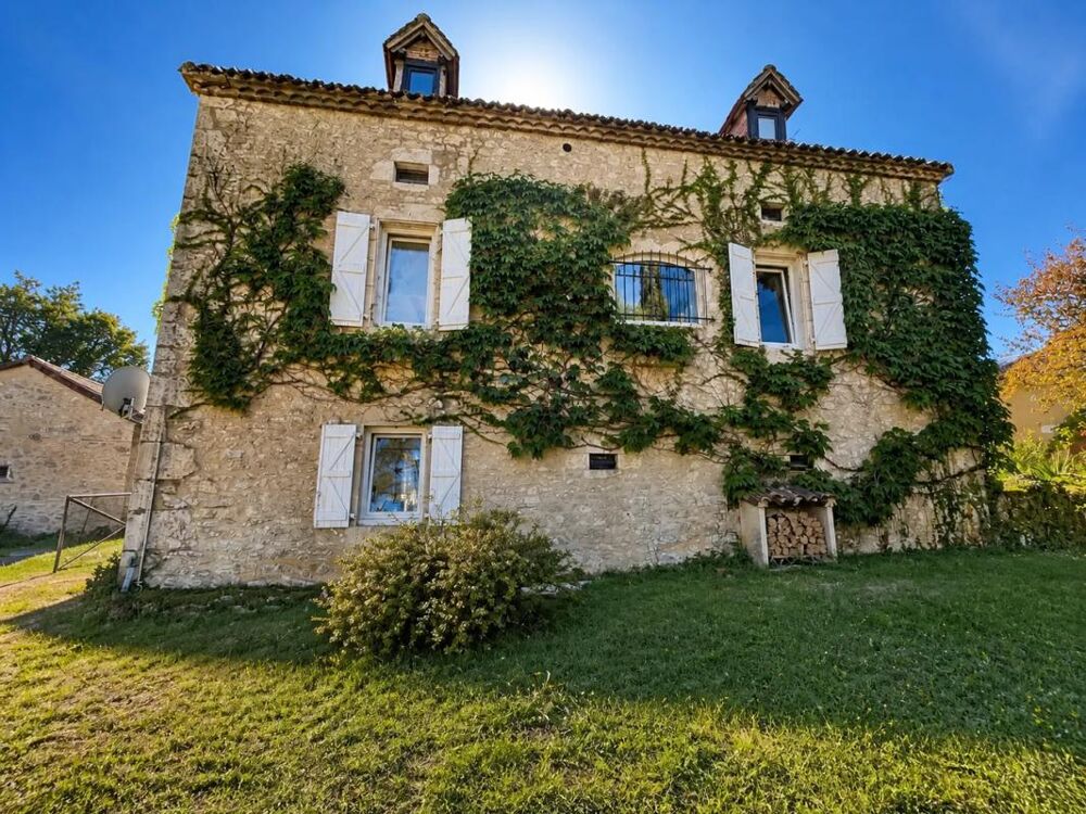 Ensemble immobilier, 375 m² dans le lot, proche St-Cirq-Lapopie