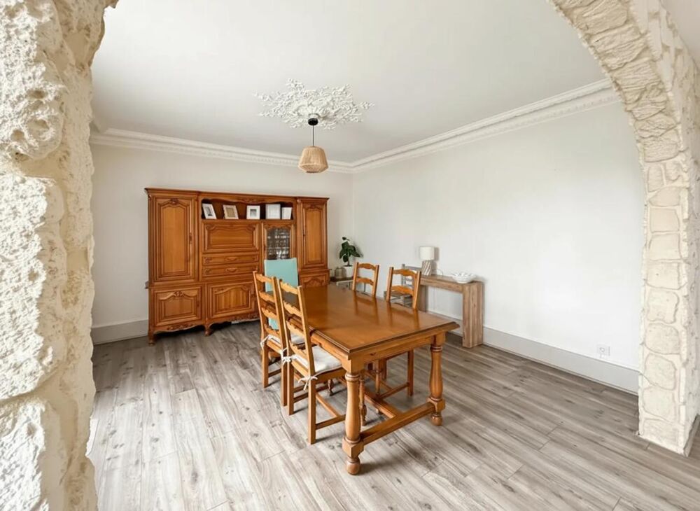 Maison de Maître 5 pièces 134 m² à Tronget avec Pré et Étables