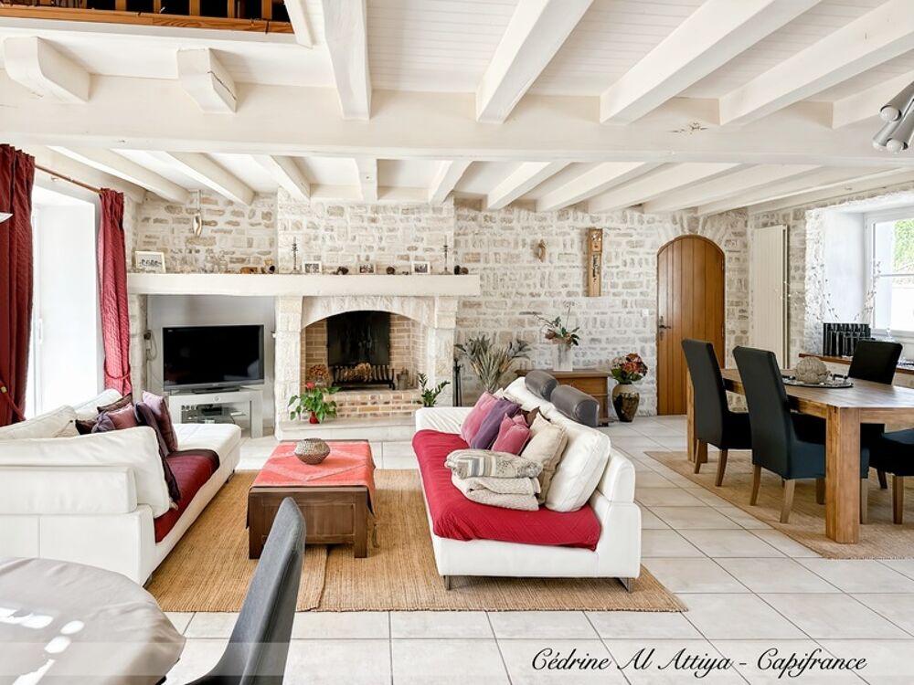 Vente Maison Propriété à vendre 318m2 habitables, 11 pièces, 7 chambres, parcelle de 1700m2 environ, jardin, garage, piscine, dépendances La rochelle