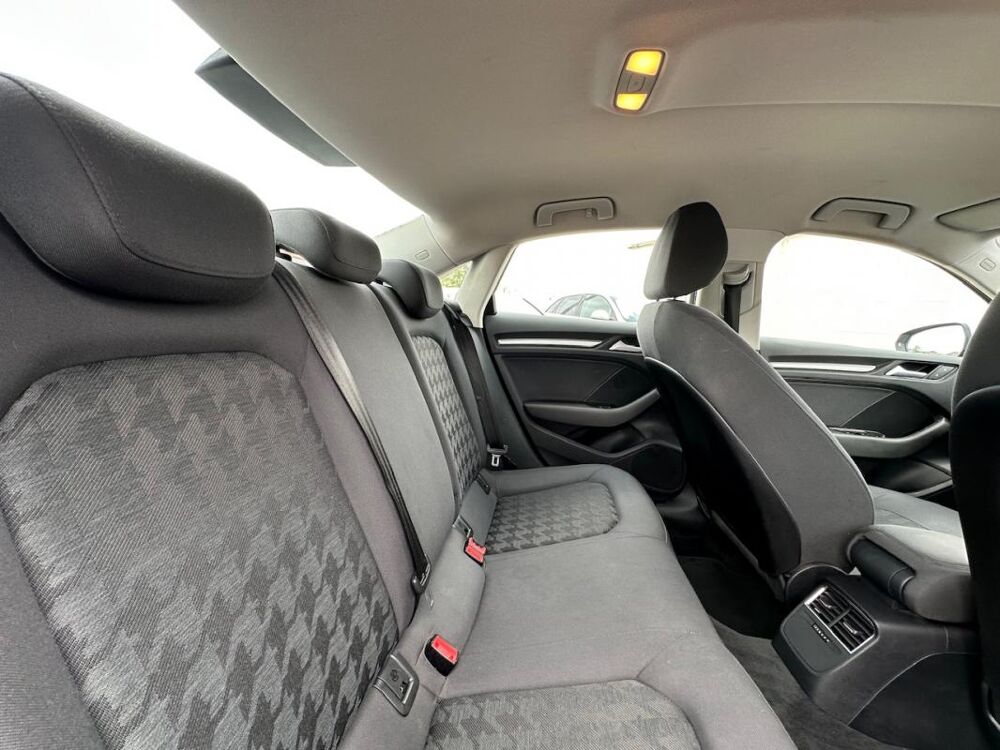 A3 III (2) BERLINE 1.6 TDI 110 BUSINESS LINE S tronic 7 2014 occasion 78240 Chambourcy