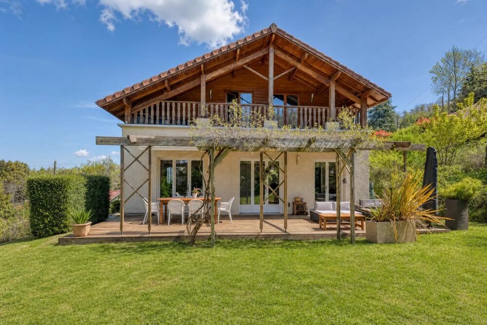 Maison lumineuse de 183 m² avec jardin à Saint-Siméon