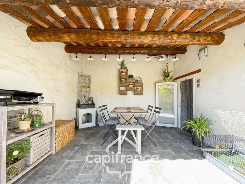 belle opportunité sur Alleins : maison de village de 102 m2 entièrement rénovée et climatisée, 2 niveaux avec 2 grandes chambres