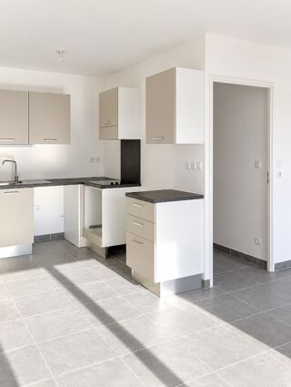  Appartement à louer 3 pièces 65 m²