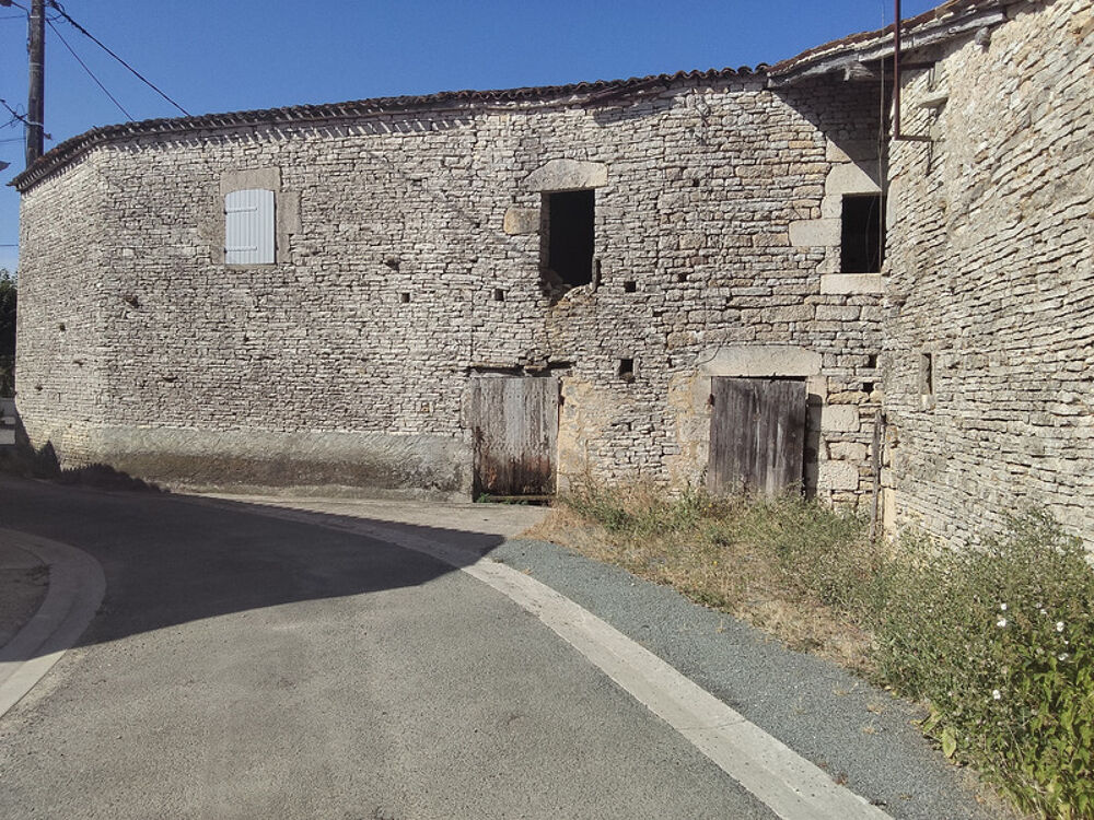 Maison à vendre à rénover entièrement SAINT HILAIRE DE VILLEFRANCHE (17)