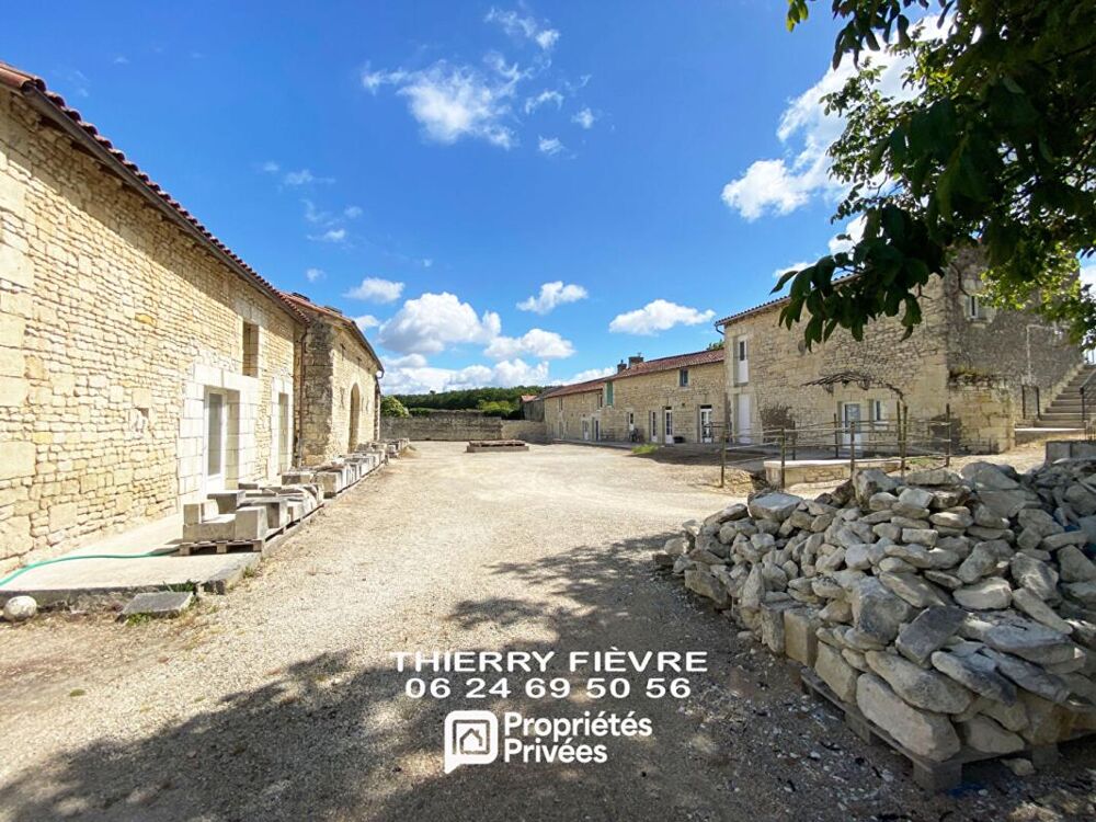 À vendre 86200 Glénouze Maison de 10 pièces 312 m2 avec gîte indépendant, dépendance, terrain, bois et caves