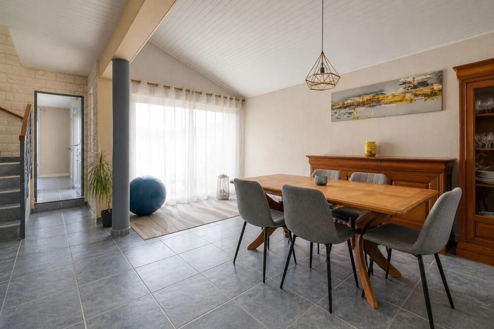 Maison de 6 pièces de 140 m² et 70 m2 de combles aménageables