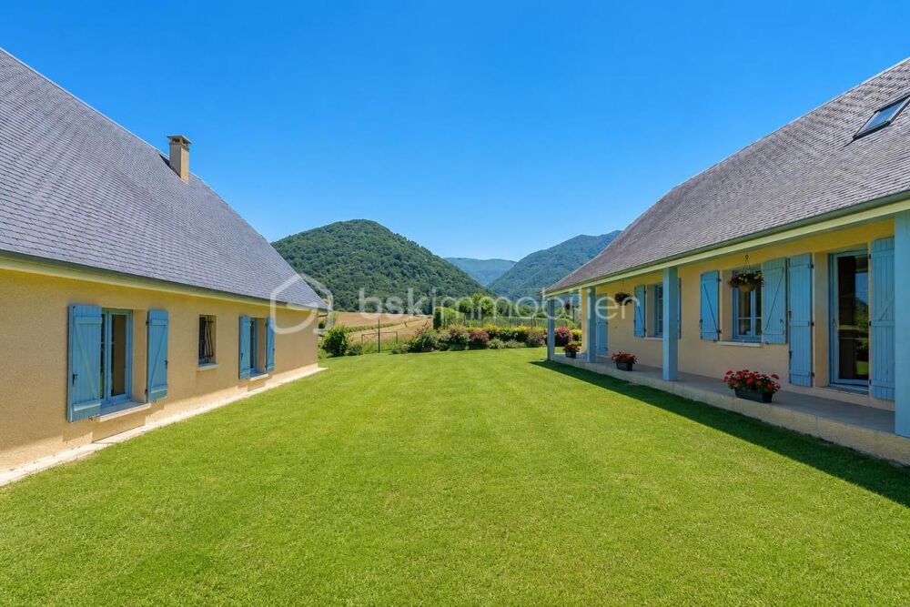 Vente Propriété/Château RARE - ENSEMBLE IMMOBILIER COMPOSÉ DE 4 HABITATIONS - VUE PYRÉNÉES - PISCINE - 4 500 M² - 10 MIN DE LOURDES Lourdes