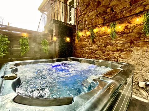 Puy de d&ocirc;me � France- proche Issoire (63500) -A vendre h&ocirc;tel de charme haut de gamme  � Spa - Table d'h&ocirc;tes � Bar &agrave; Whisky 570000 63500 Issoire