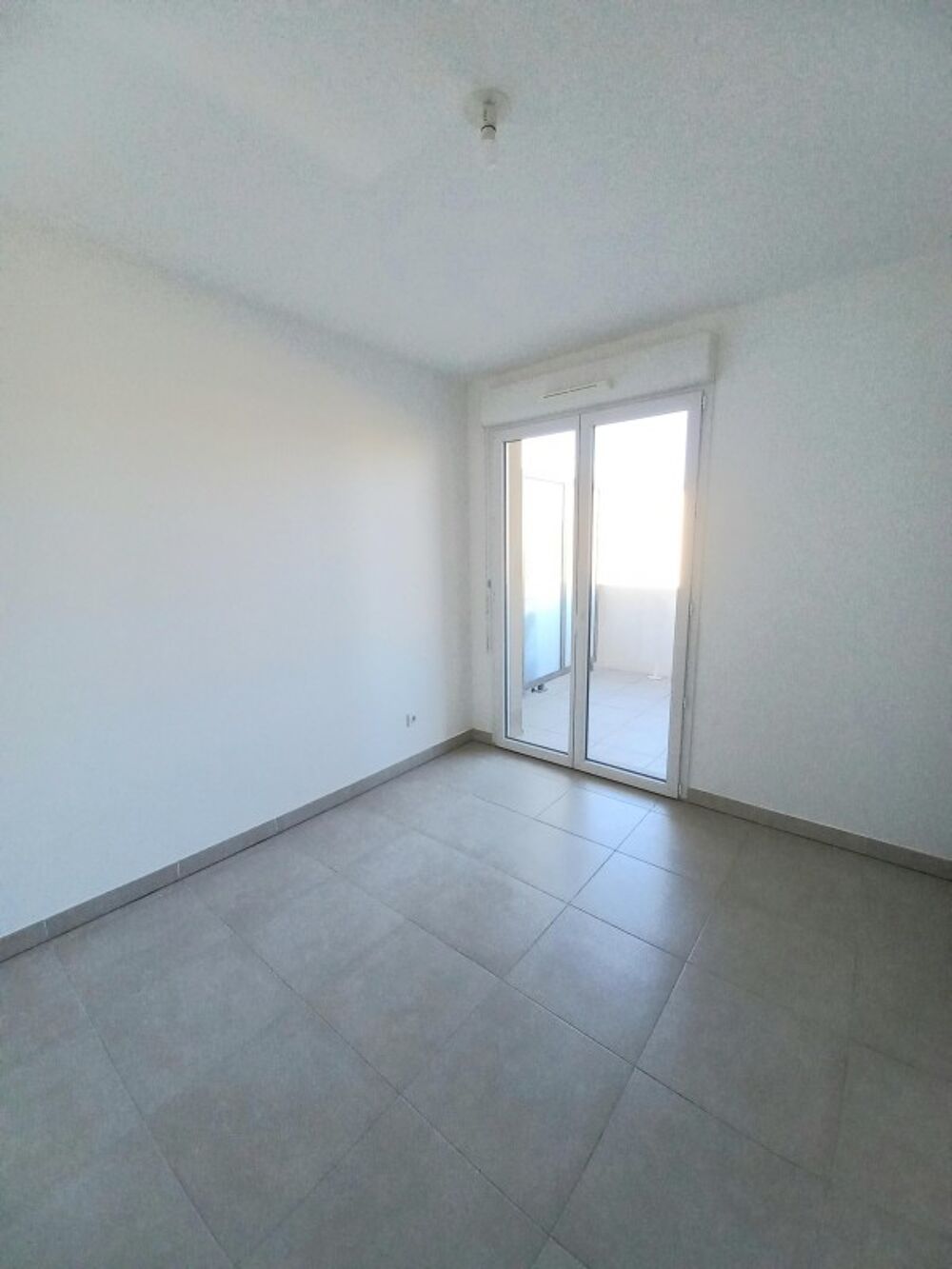 Location Duplex/Triplex T3 en duplex avec deux parkings et balcon à ISLE SUR LA SORGUE L isle sur la sorgue