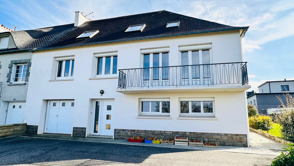 LANVEOC  Magnifique maison traditionnelle avec vue panoramique sur la rade de Brest, à proximité du port