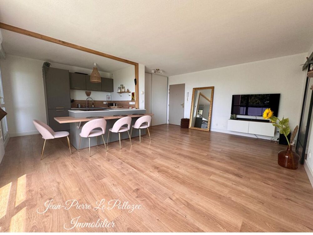 Appartement rénové avec terrasse et garage
