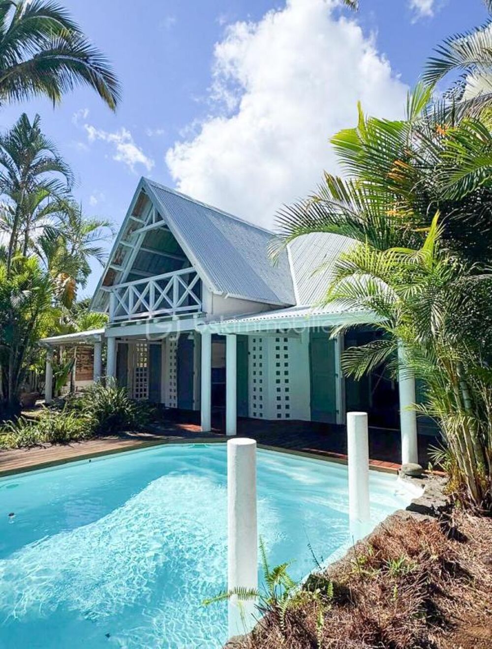 Villa F5 avec piscine  Un havre de paix à Pichette