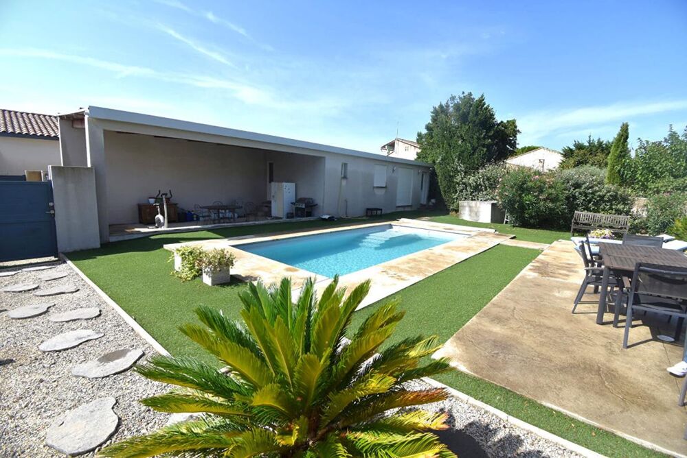 Maison Moderne avec maisonnette et piscine
