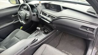 UX 2.0 VVT-i 184 Hybrid 4WD e-CVT Pack Confort Business 2022 occasion 95260 Beaumont Sur Oise