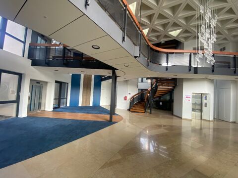   A LOUER / Ensemble � vocation mixte 