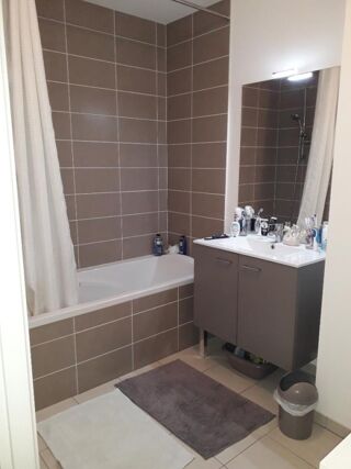  Appartement à louer 3 pièces 64 m²