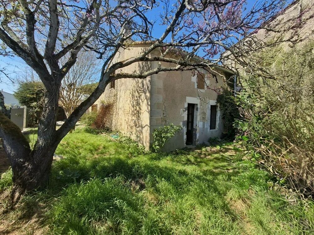 Maison à rénover avec étage et grenier aménageable, centre bourg de Saint-Christoly-de-Blaye (33920)