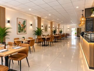   OPPORTUNITÉ À JARRY – LOCAL COMMERCIAL 100 M² EN RDC – VITRINE – RESTAURATION POSSIBLE Baie mahault