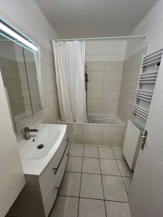  Appartement à louer 3 pièces 74 m²