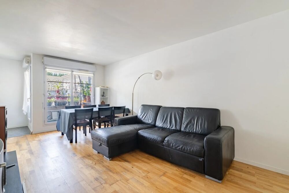 Appartement à vendre 4 pièces avec bureau, loggia et deux places de parking dans une résidence et recherchée