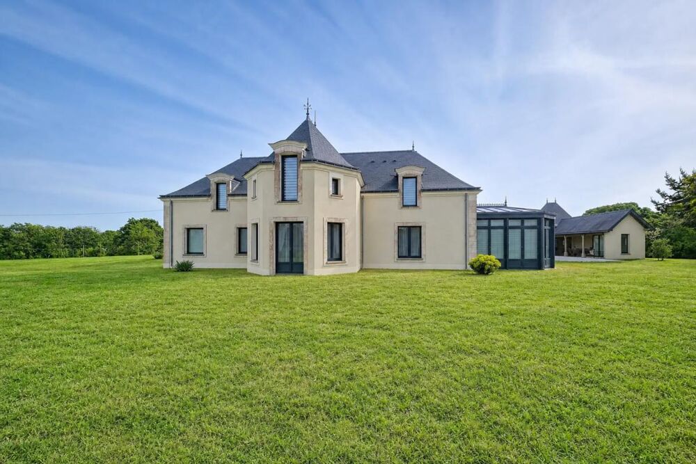 Propriété d'exception de 390 m² à Angrie