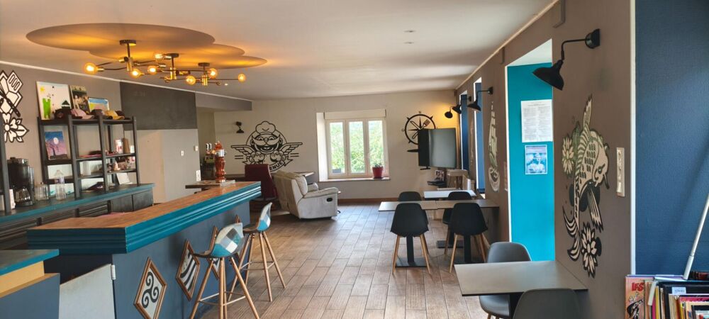 Plougonver, Bien à usage mixte Bar/Restaurant/Appartement T4 + terrain constructible avec hangar et dépendances