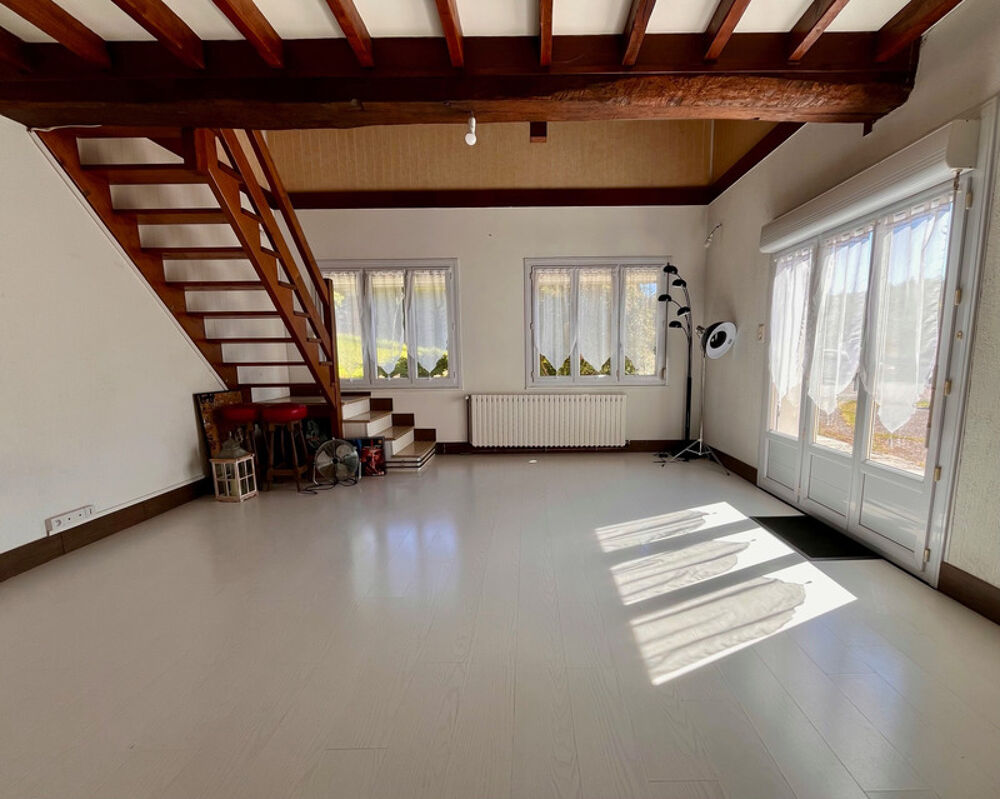Maison familiale atypique avec grand garage attenant