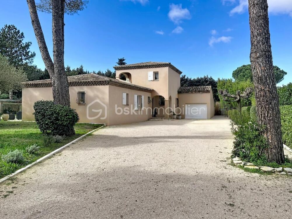 Nîmes Campagne : Maison familiale de standing  180 m²  Parcelle 2 500 m²  Résidence sécurisée en bordure du golf