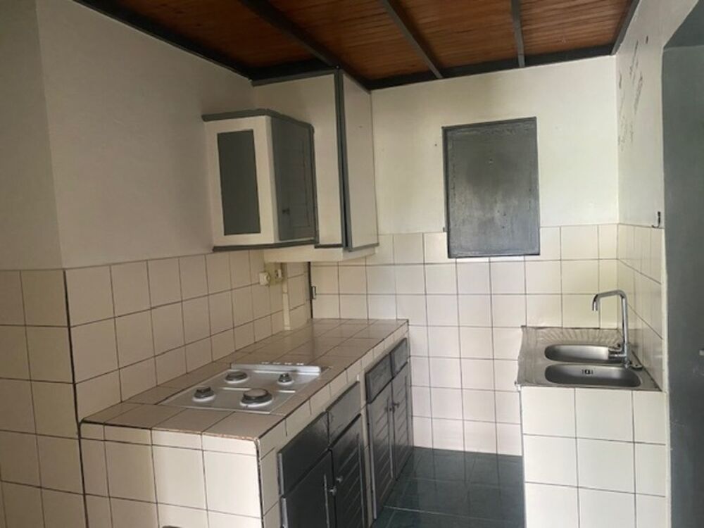 SAINTE CLOTILDE (97490) Maison (à rénover) T4 de 82 m² sur parcelle 263 m²
