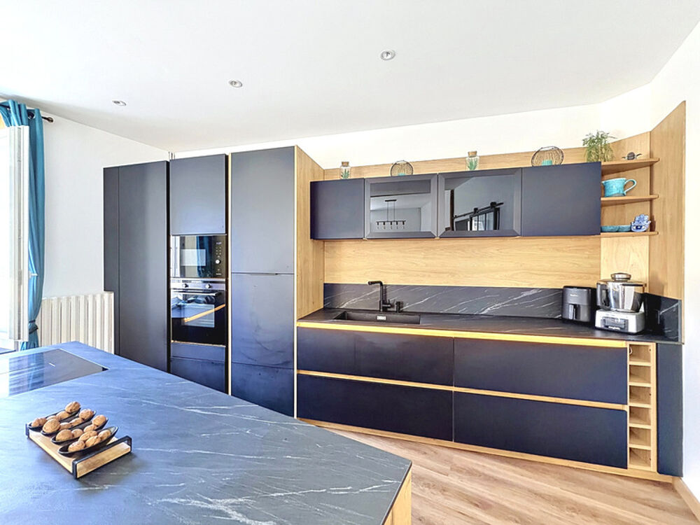 Maison rénovée 436 m² - 1 maison + salle récéption ou pour activités pro - 50 mn Lyon