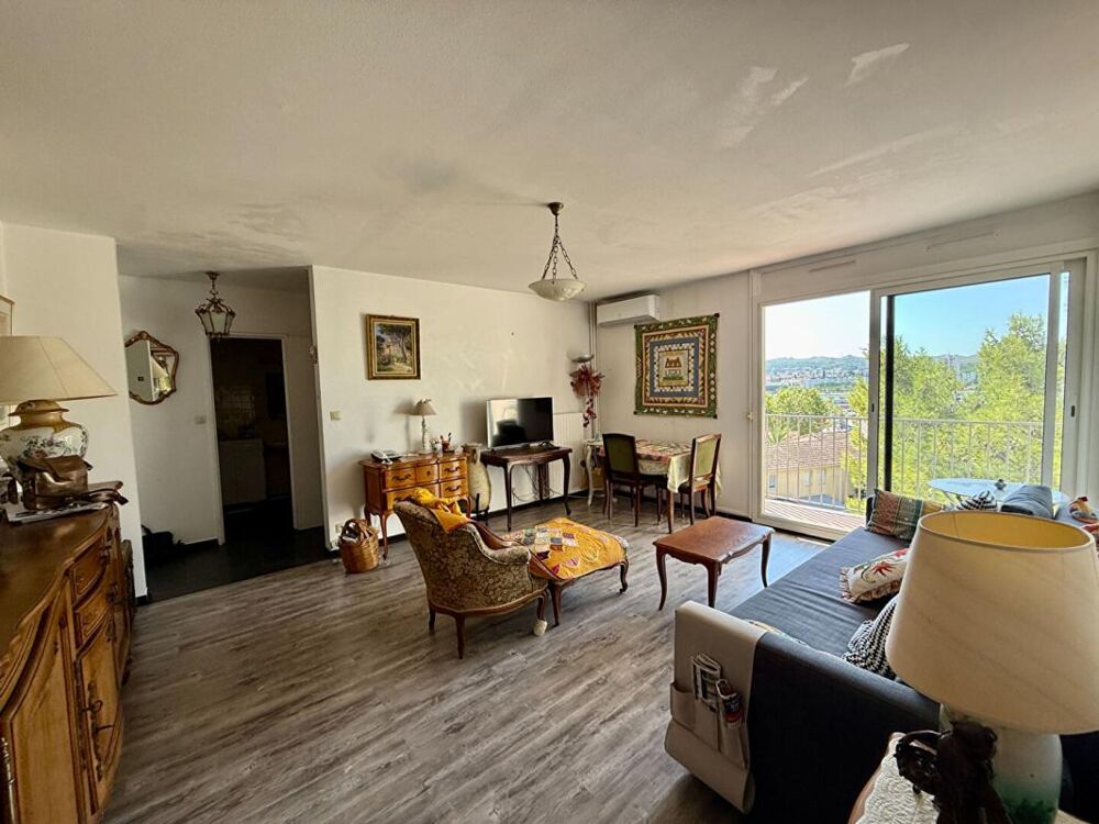 Très beau T2 avec ascenseur, balcon et vue sur le canal
