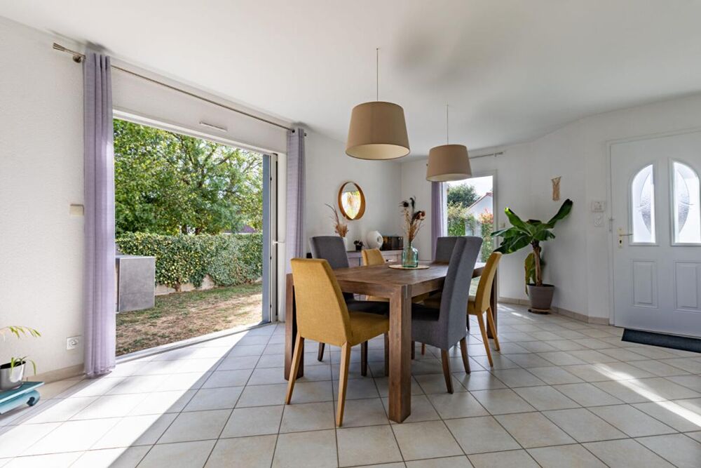 Maison Gorges 6 P . 4 Chs . Bureau . 126.3 M² . Double garages . T 932 M² . Terrasse . Abri jardin