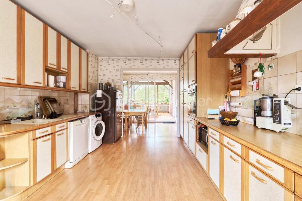 Maison familiale 7 pièces en impasse  Grand terrain de 1340 m², véranda et volumes généreux à Saint-Grégoire