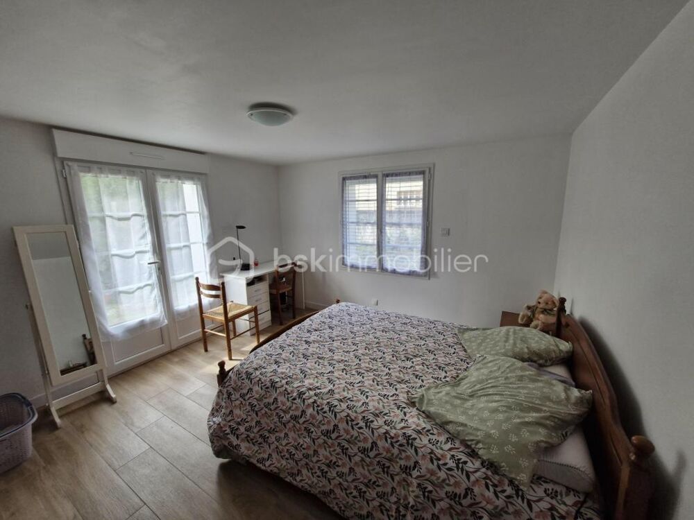 Charmante maison de 160m2 sur son terrain clos de 318m2 à Pineuilh