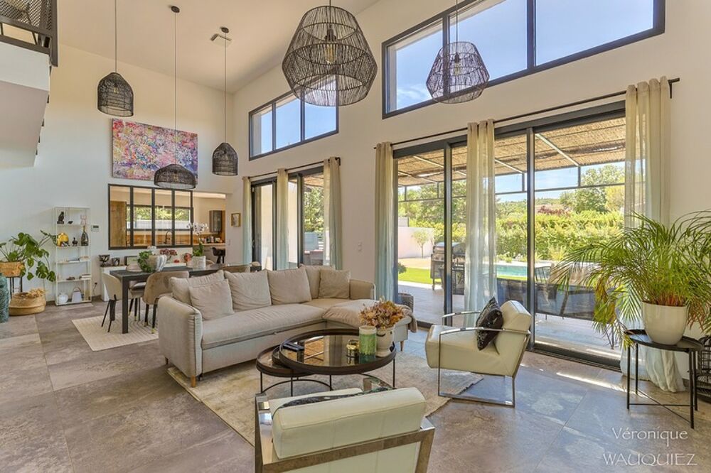 VILLA CONTEMPORAINE DE PLAIN-PIED AVEC VUE PIC SAINT LOUP ET PISCINE PIERRE DE BALI