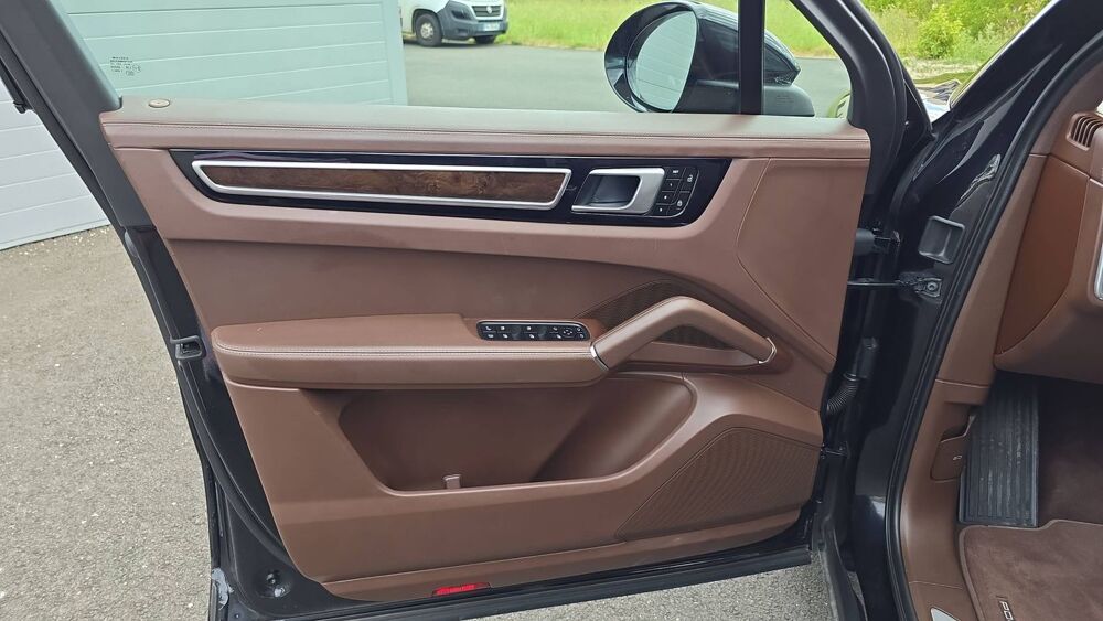 Cayenne 3.0 V6 462 e-Hybrid 4X4 Tiptronic 8 N/A 2021 occasion 37230 Fondettes