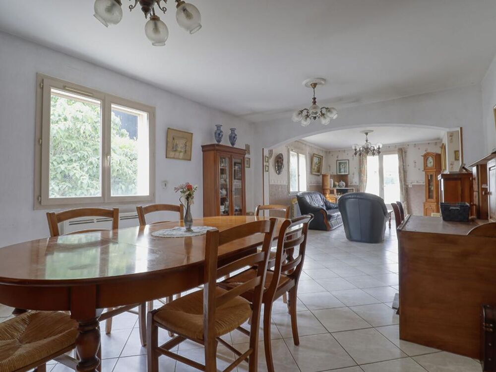 Maison de plain-pied de 110 m² - 3 chambres - Garage - Véranda -Terrain de 682 m²