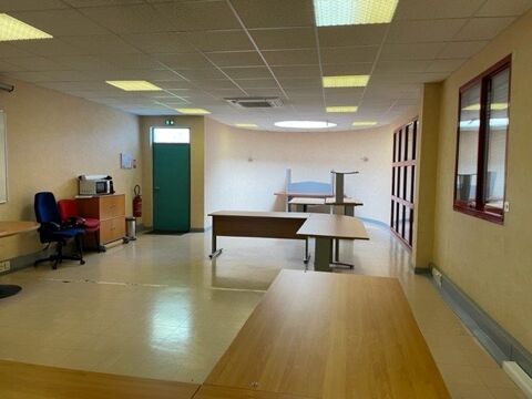   A VENDRE - ENSEMBLE IMMOBILIER 