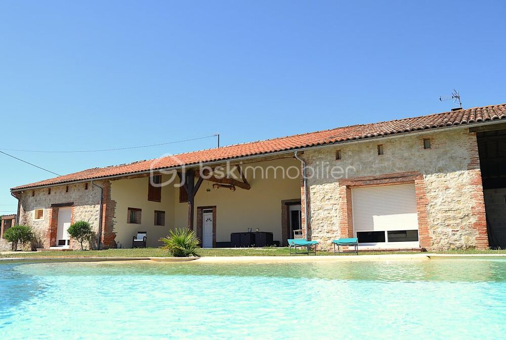 Longère de 275 m² avec dépendances et piscine