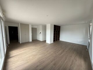  Appartement à louer 4 pièces 99 m²