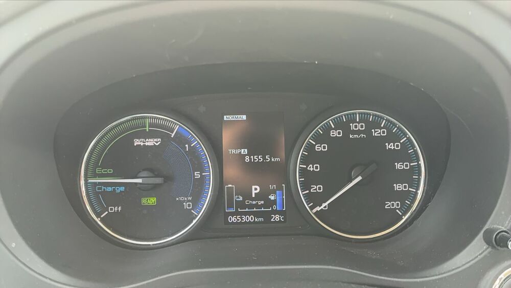 Outlander 2.4 MIVEC 224 Plug in Hybrid 4WD CVT Business 2019 occasion 76230 Isneauville
