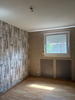  Appartement à louer 4 pièces 100 m²