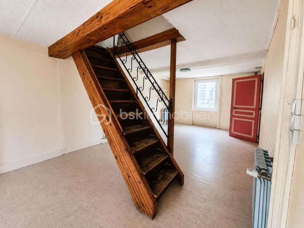 Maison de ville de 167 m² avec garage, 4 chambres et jardin  Un beau projet à façonner selon vos envies !