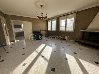 Vente Maison Maison cinq chambres avec jardin et nombreuses dépendances Varennes