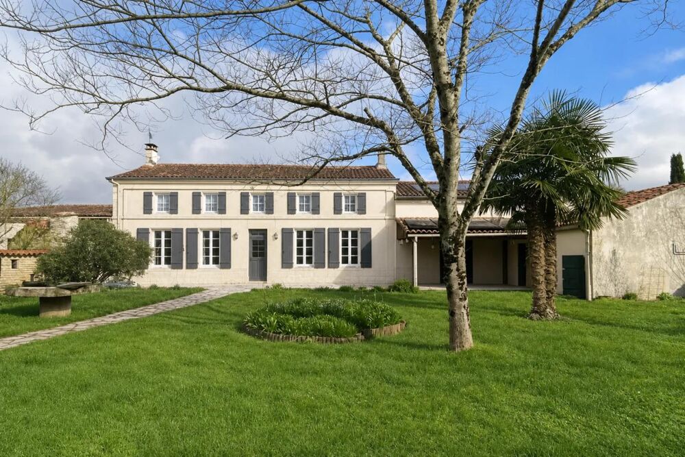 Vente Maison Charme et espace: Maison 15 pièces à Louzignac Louzignac