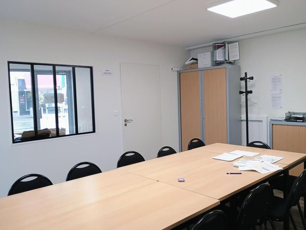   SAINT ETIENNE DU BOIS centre - Local à louer - 57.77m² Saint etienne du bois