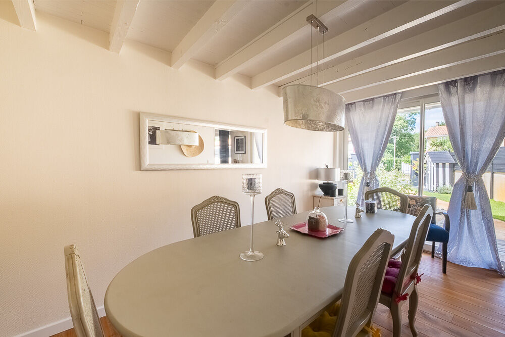 Vente Maison SUPERBE MAISON FAMILIALE DE 140 M2 AU CALME  QUATRE CHAMBRES  JARDIN ET GRANDE PISCINE Merignac