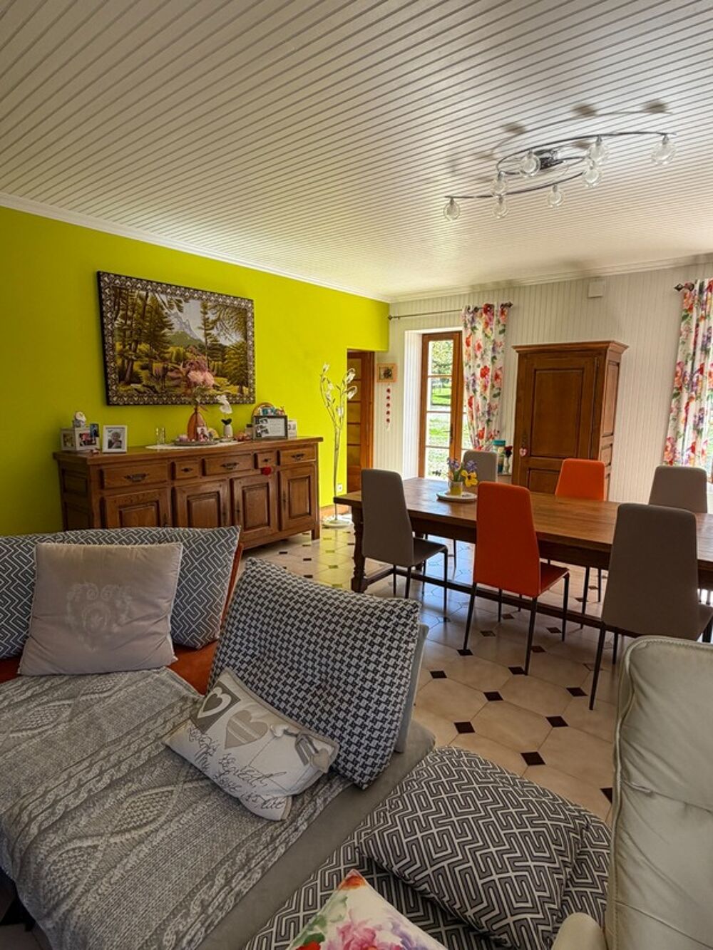 Brie. Maison en pierre de 200 m² sur une parcelle de 3392 m²