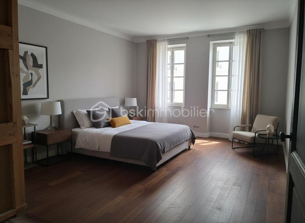 Maison 5 pièces 180 m² · à Monclar · 180 m² · 100 000 €