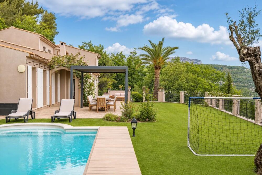 Maison de 6 pièces de 256 m² à Le Bar-sur-Loup